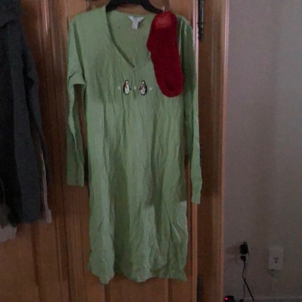 NWOT - Charter Club Medium night gown with socs
